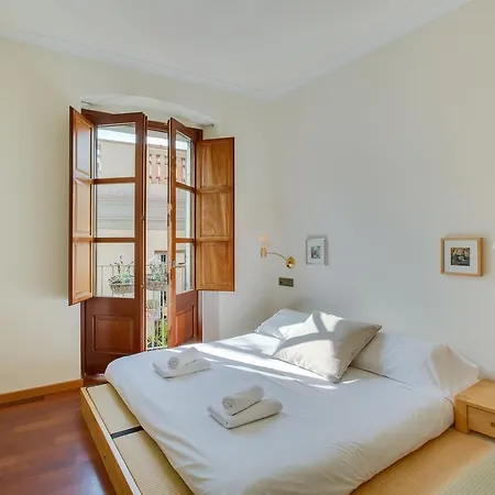 Flateli Mercaders 4 *
